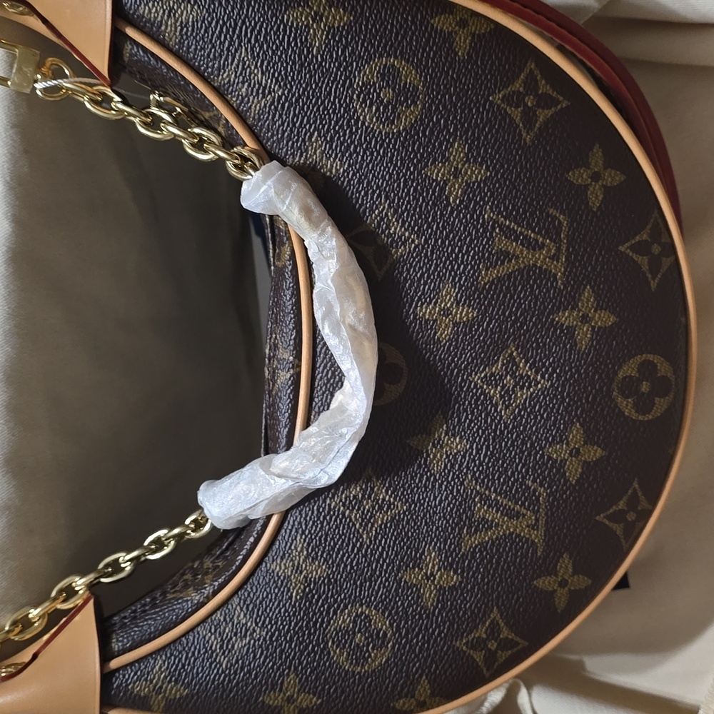 BNIB! BRAND NEW!!! LOUIS VUITTON LV M81098 Monogram Loop MSRP $2,800 - Picture 13 of 17